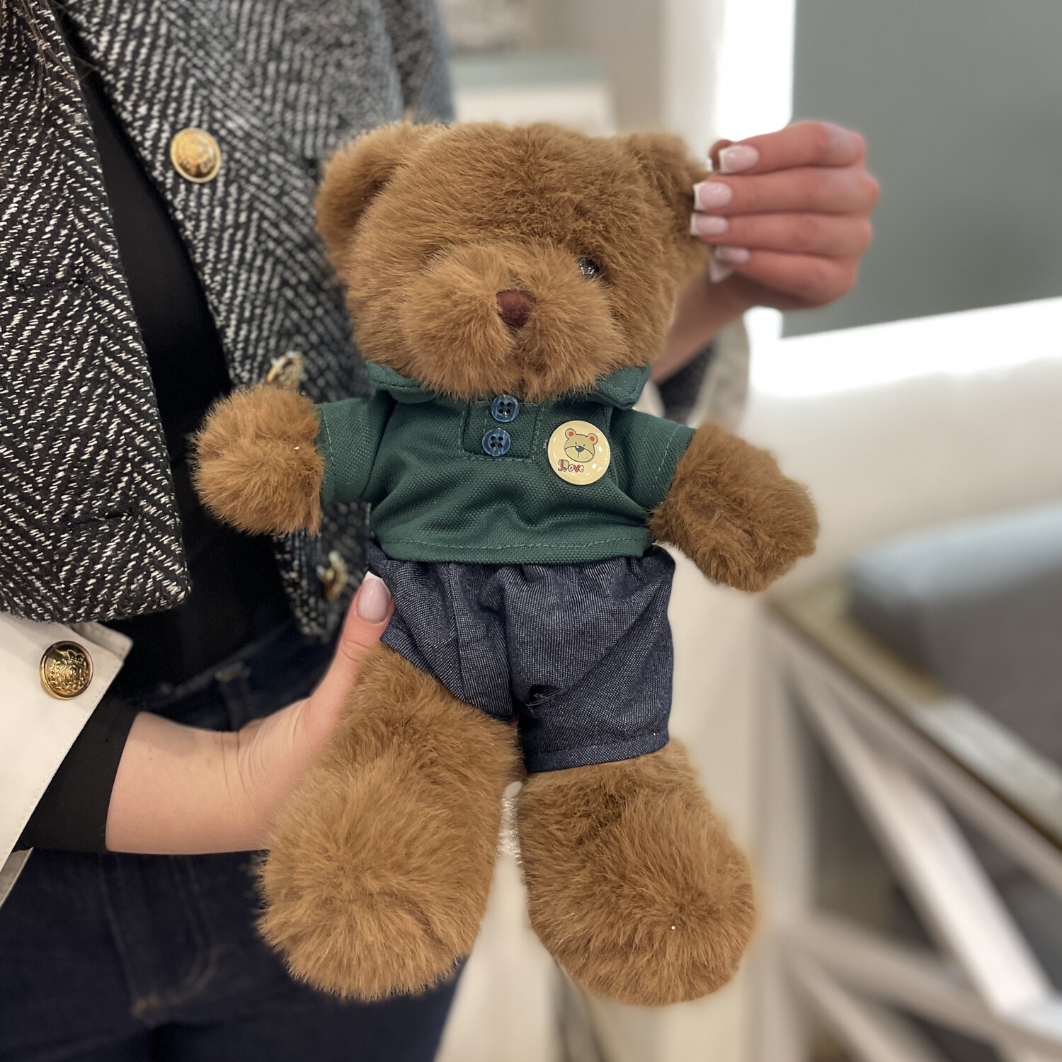 Коричневый плюшевый медведь