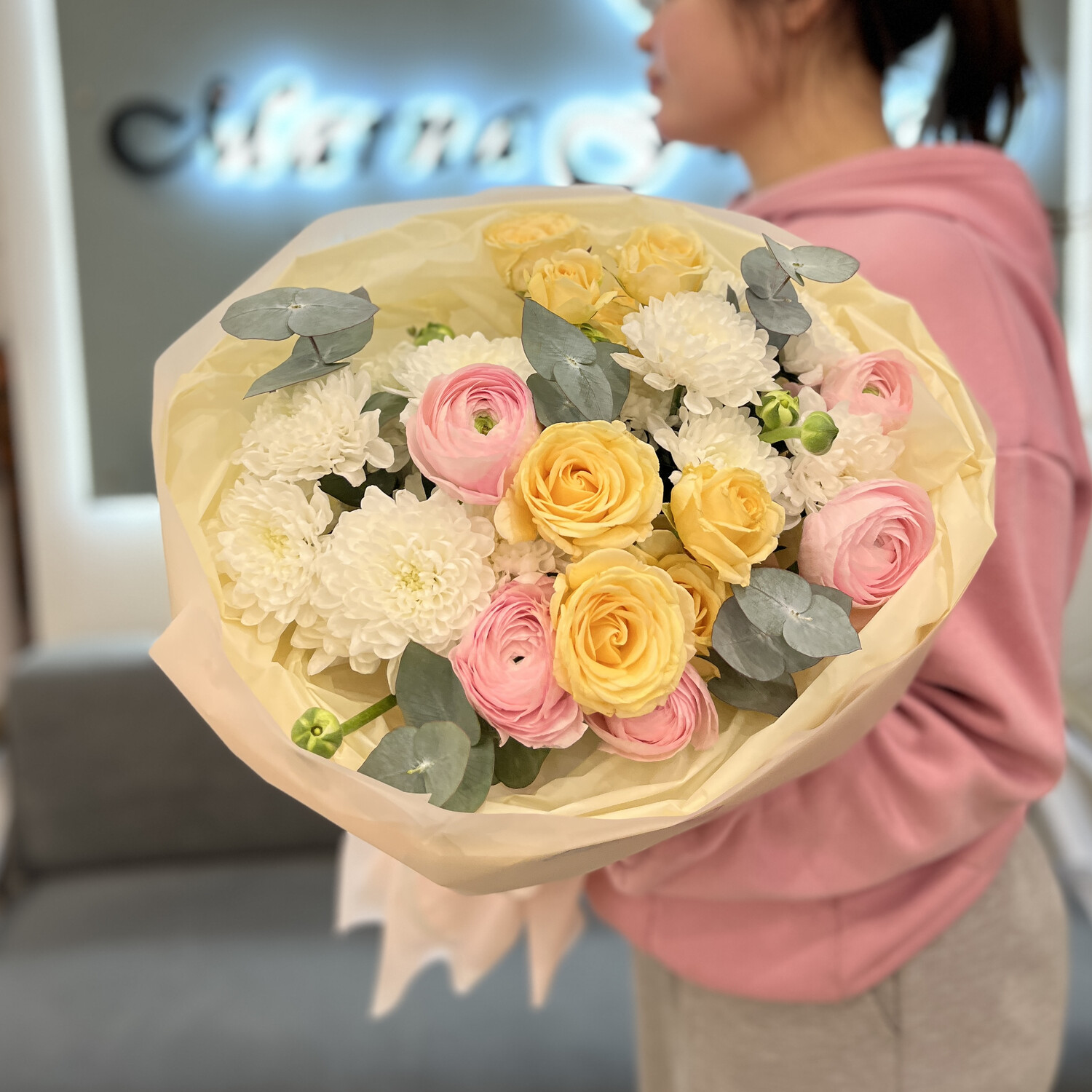 Букет с ранункулюсами