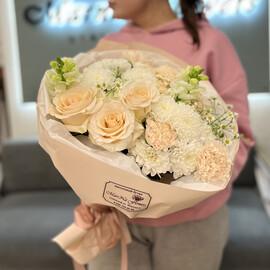 Букет сборный в кремовой гамме